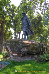 Statue of Clemenceau by sculptor François Cogné